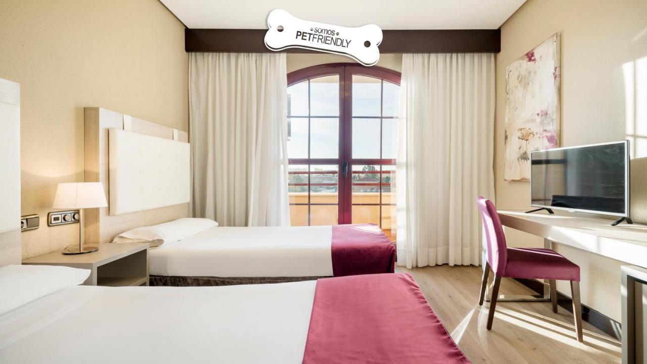 Hotel Ilunion Golf Badajoz Extérieur photo