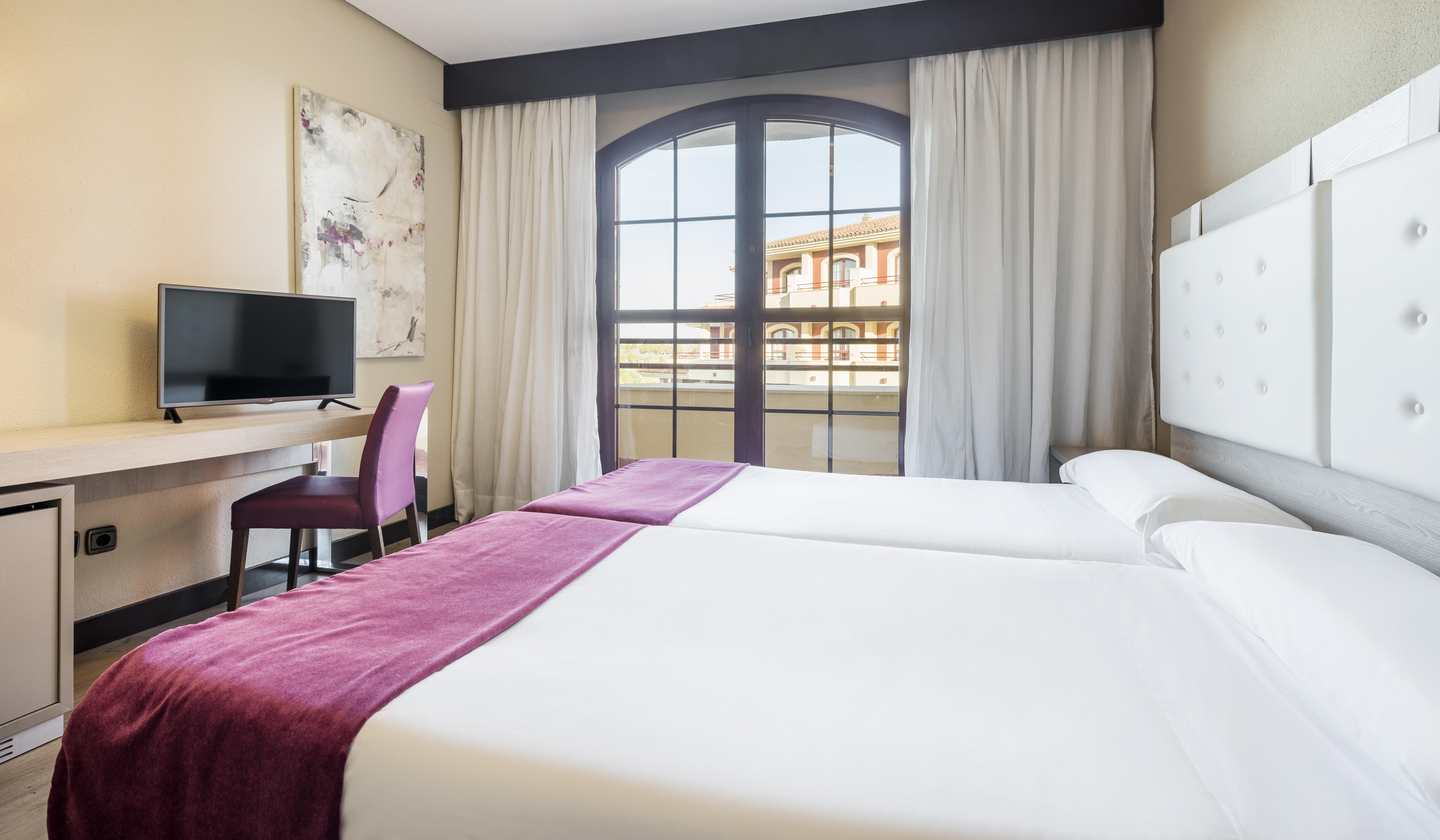 Hotel Ilunion Golf Badajoz Extérieur photo