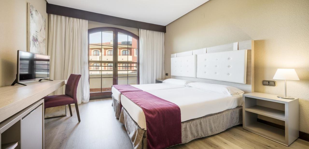 Hotel Ilunion Golf Badajoz Extérieur photo