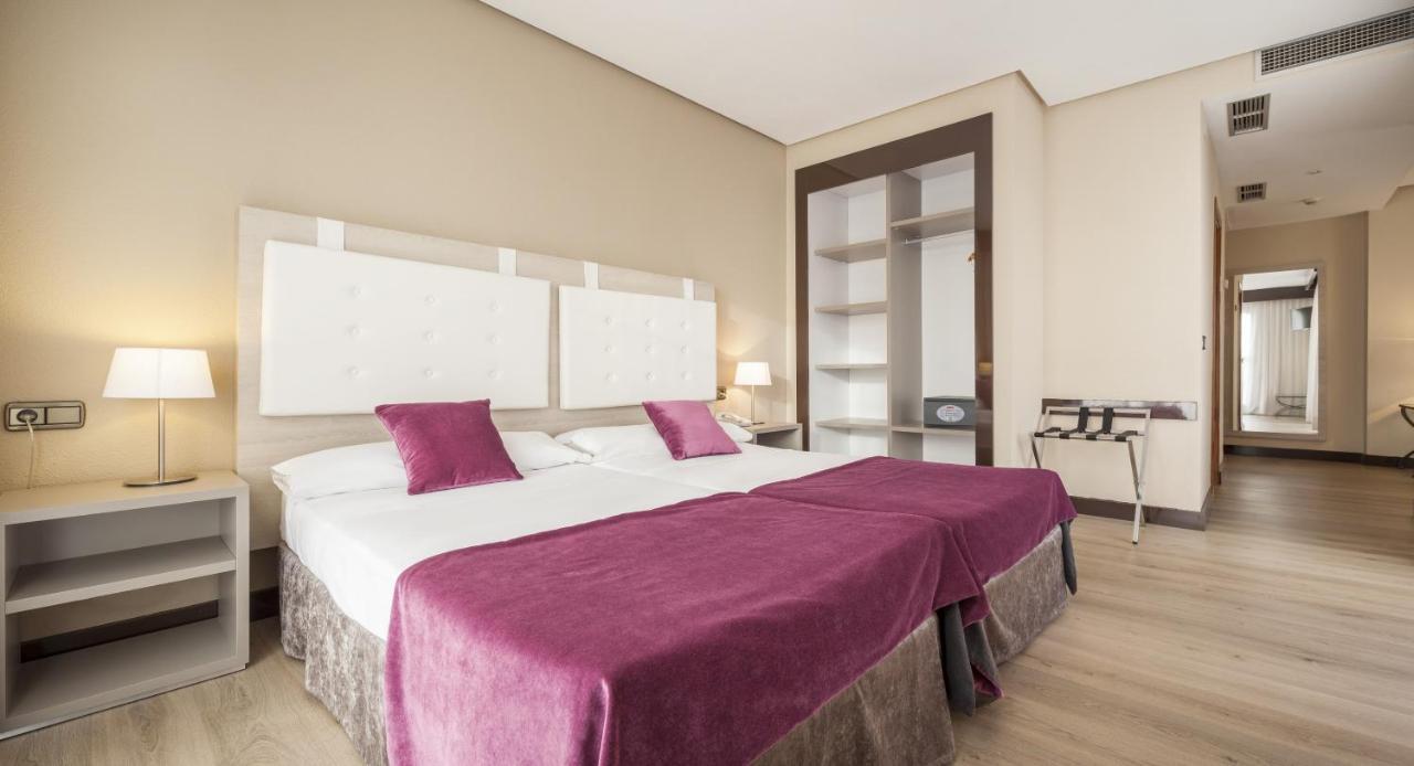 Hotel Ilunion Golf Badajoz Extérieur photo
