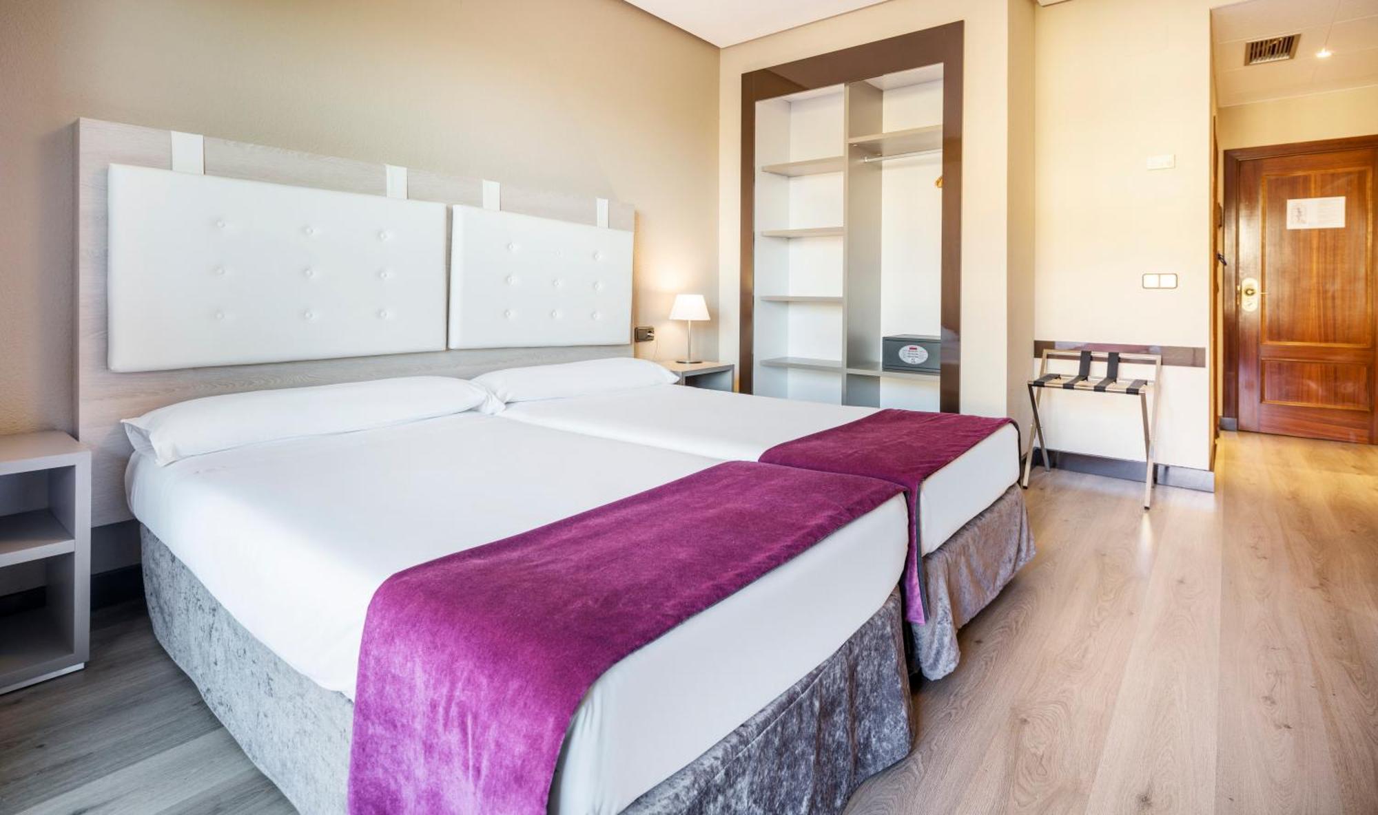 Hotel Ilunion Golf Badajoz Extérieur photo
