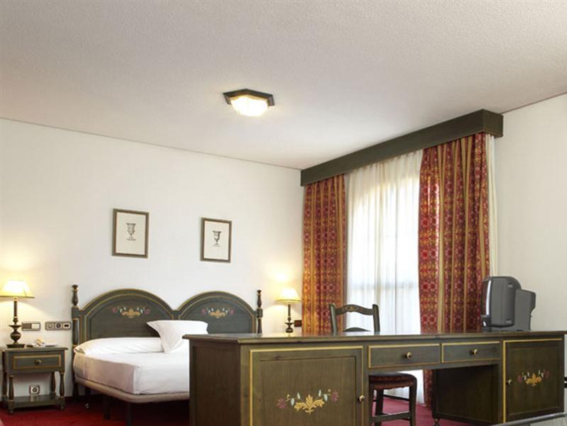 Hotel Ilunion Golf Badajoz Extérieur photo