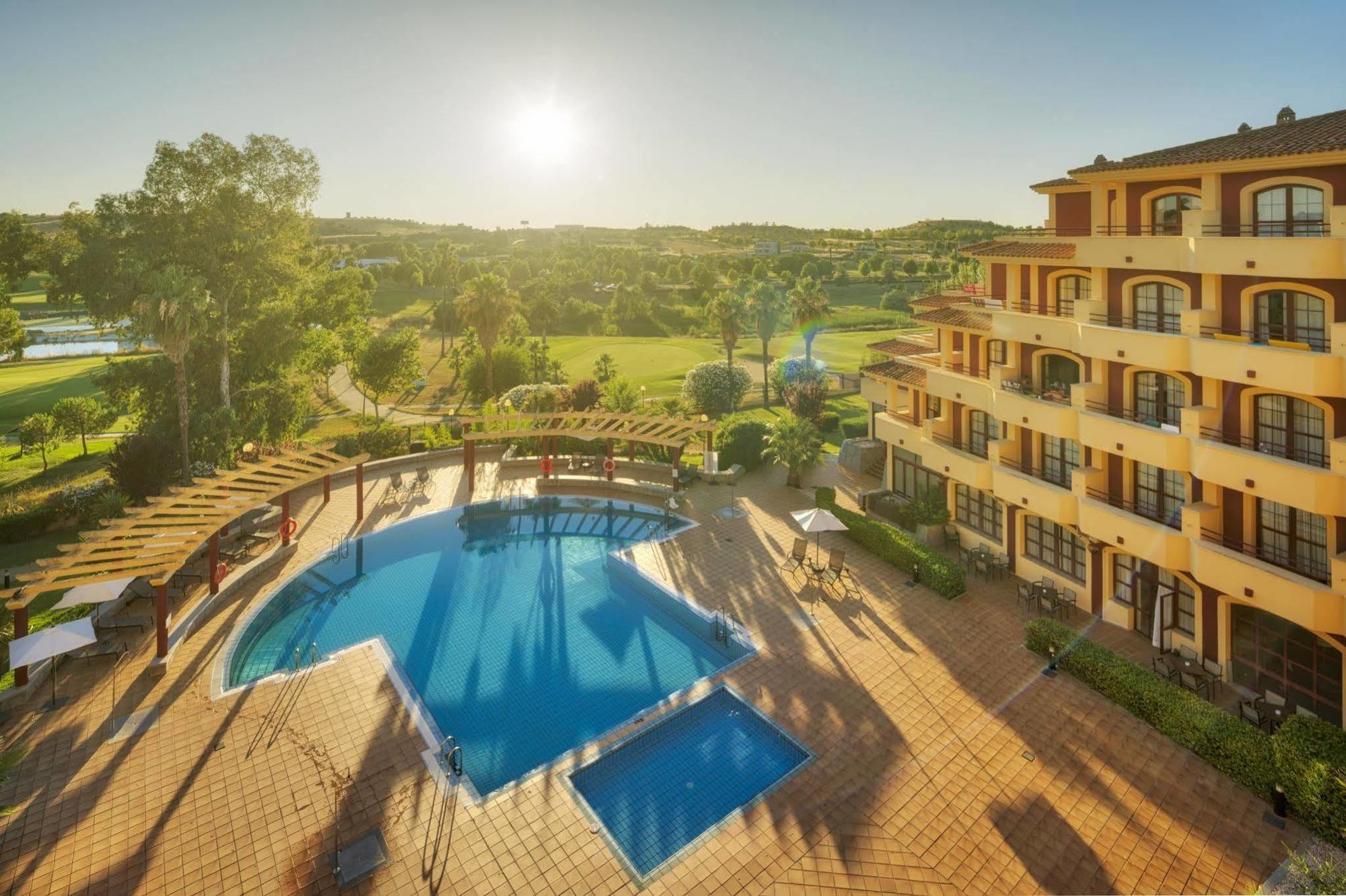 Hotel Ilunion Golf Badajoz Extérieur photo