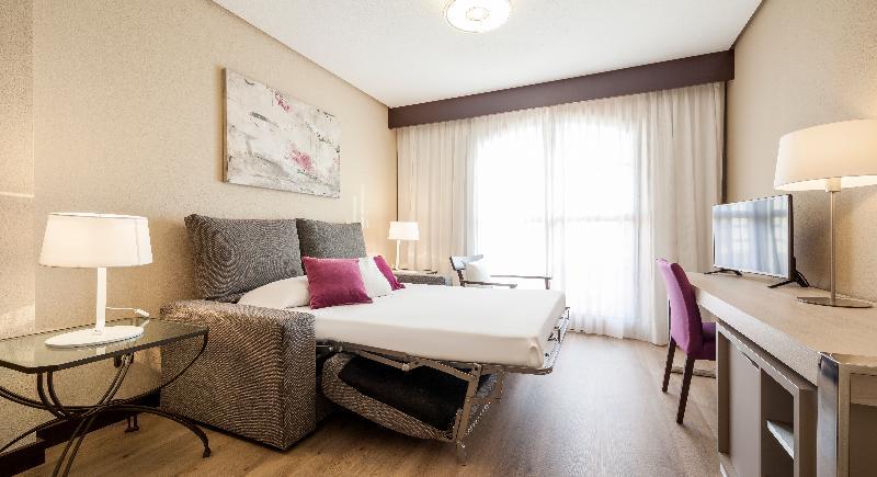 Hotel Ilunion Golf Badajoz Extérieur photo
